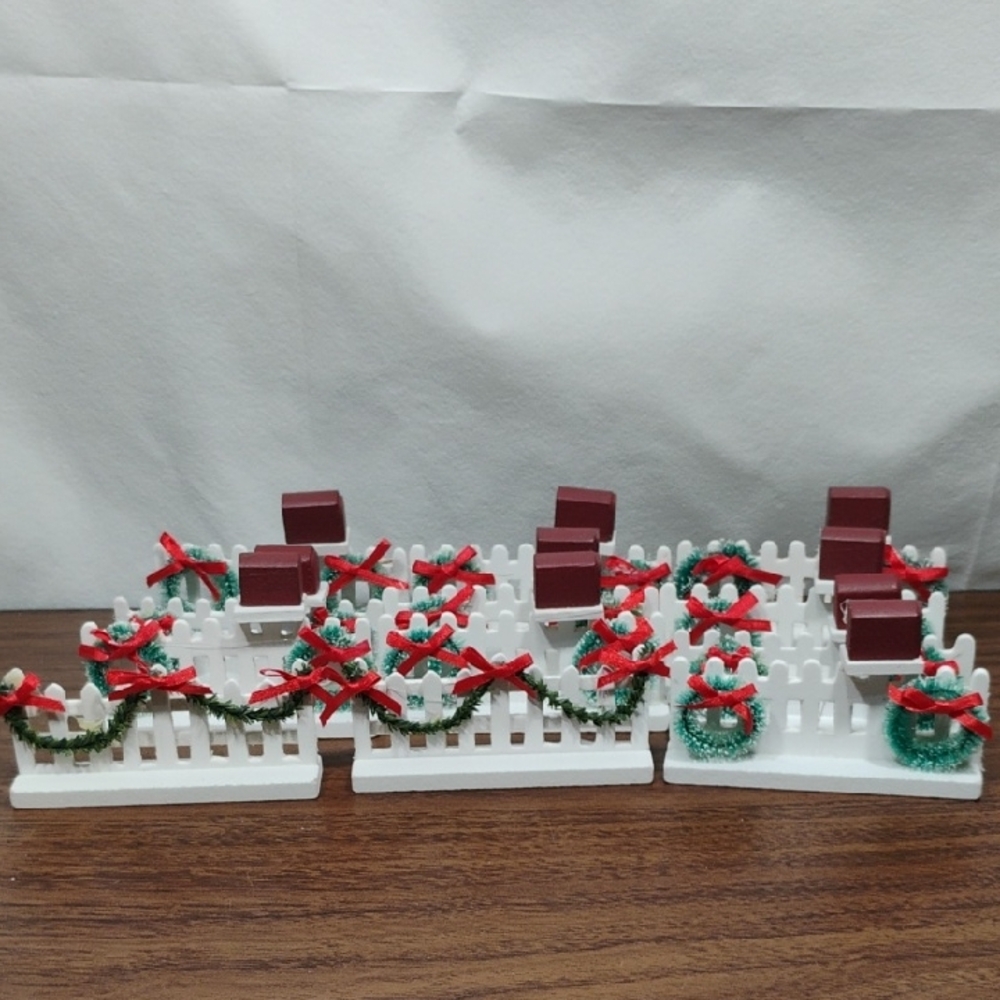 12 PCs Festive Wood White Holiday Fence with Red Accents